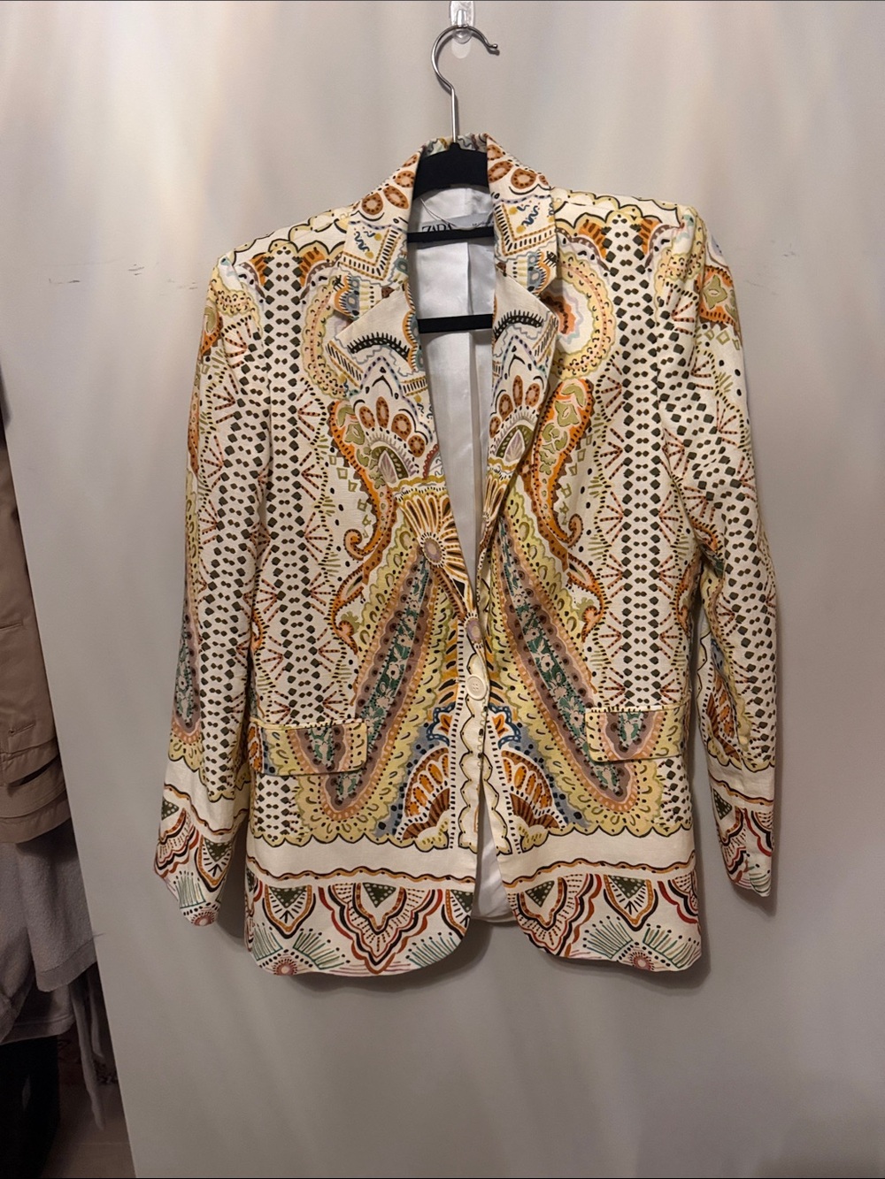 Zara Women's Cream Paisley Printed suit